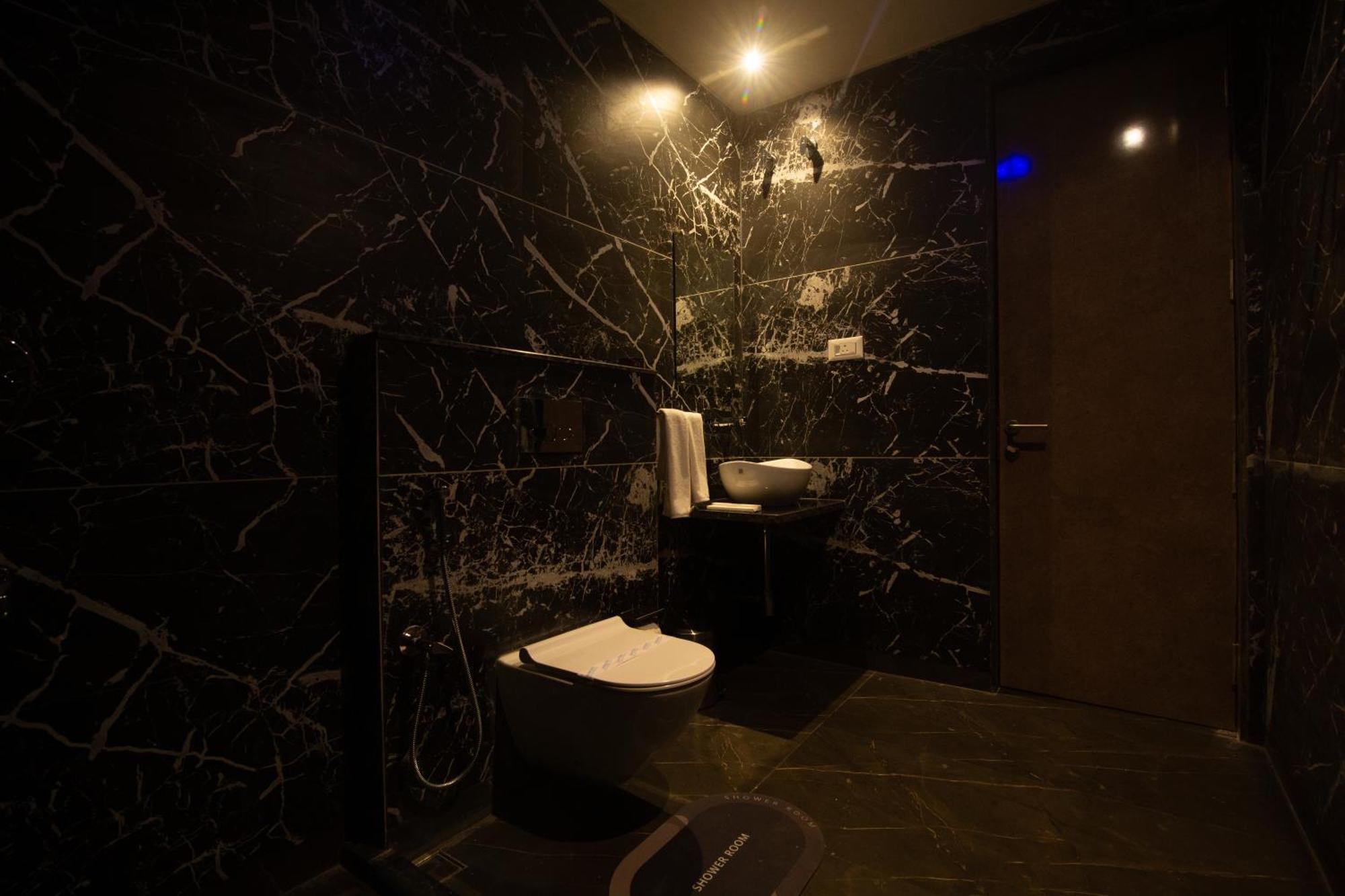 Hotel Palace View Murshidabad ภายนอก รูปภาพ